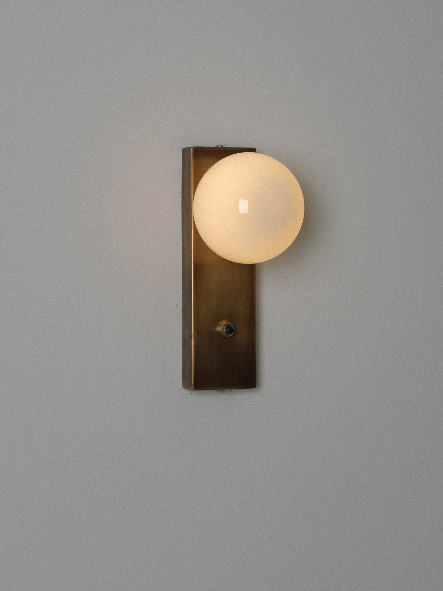 SpriteSight | Single Globe Wall Lamp