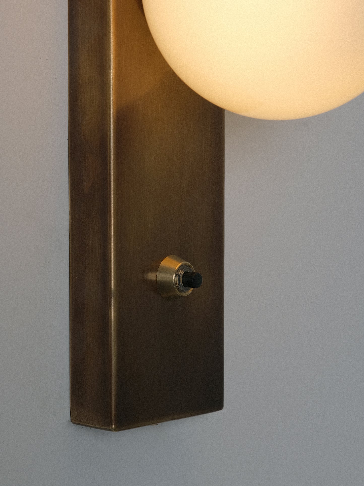 SpriteSight | Single Globe Wall Lamp