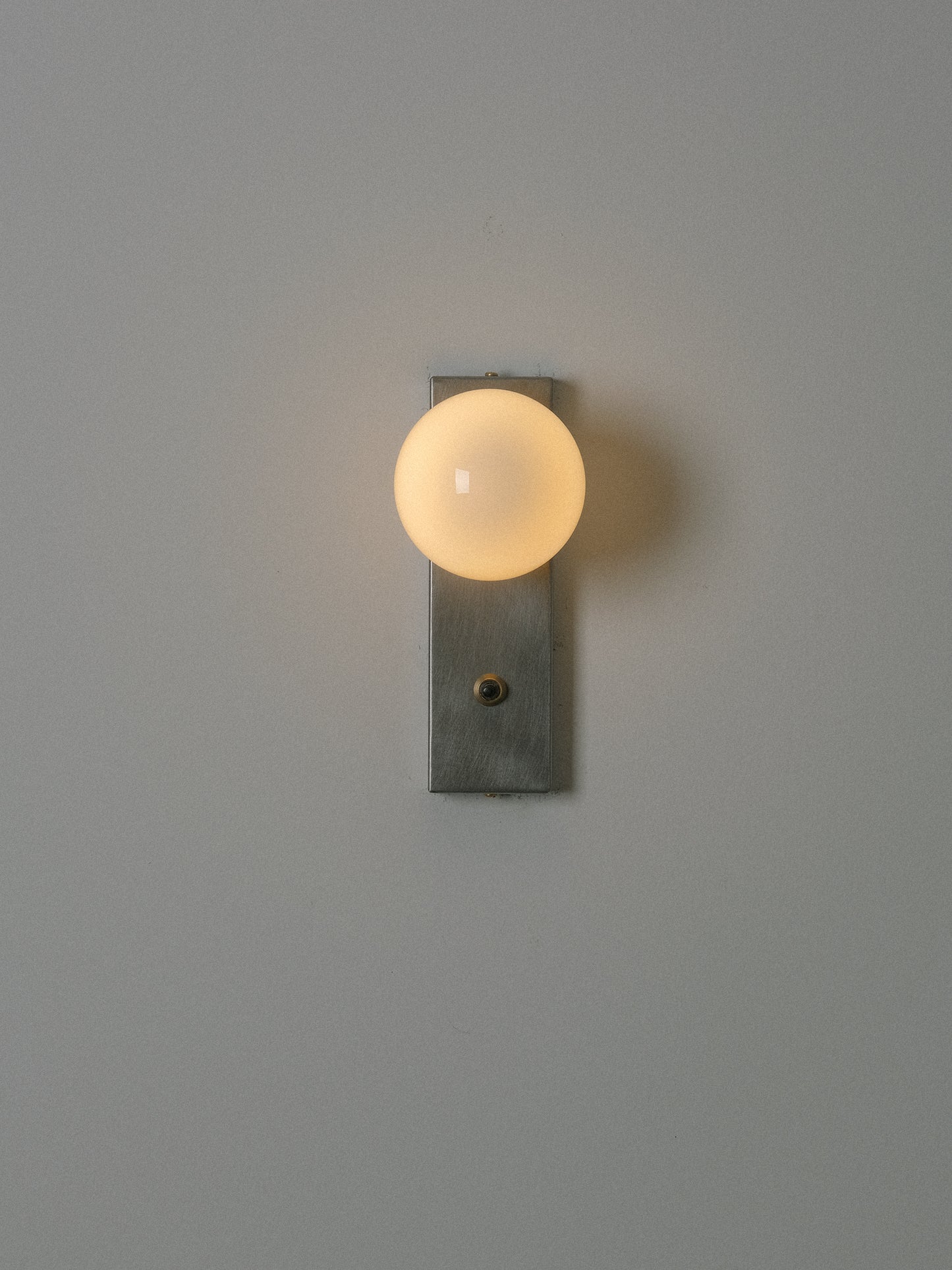SpriteSight | Single Globe Wall Lamp