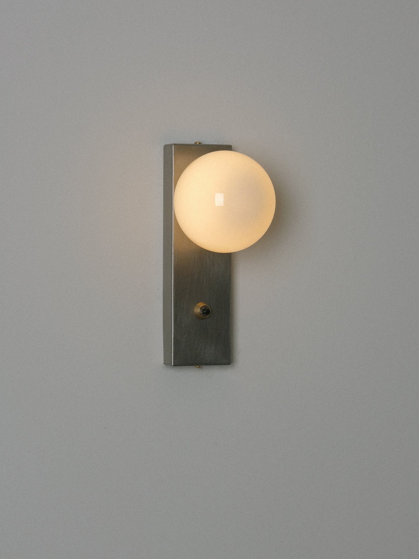SpriteSight | Single Globe Wall Lamp